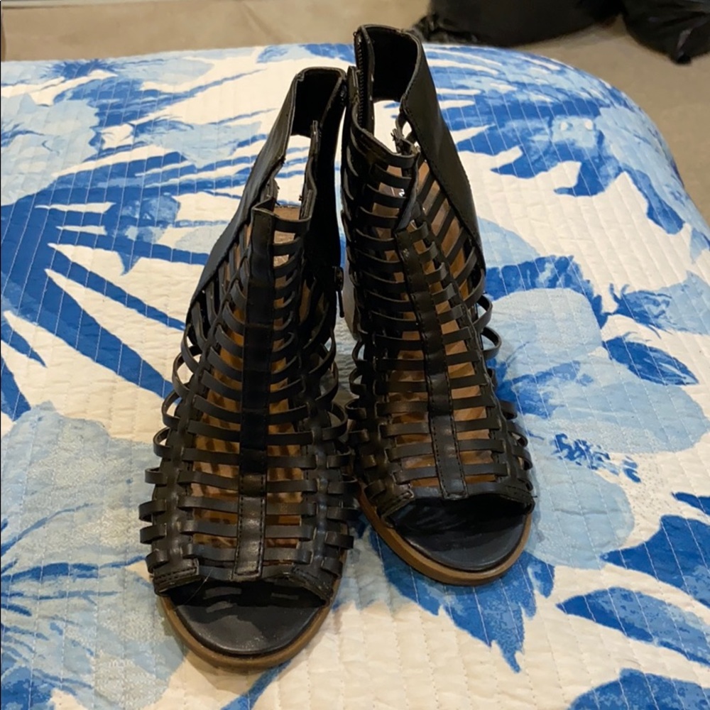 Black wedges!